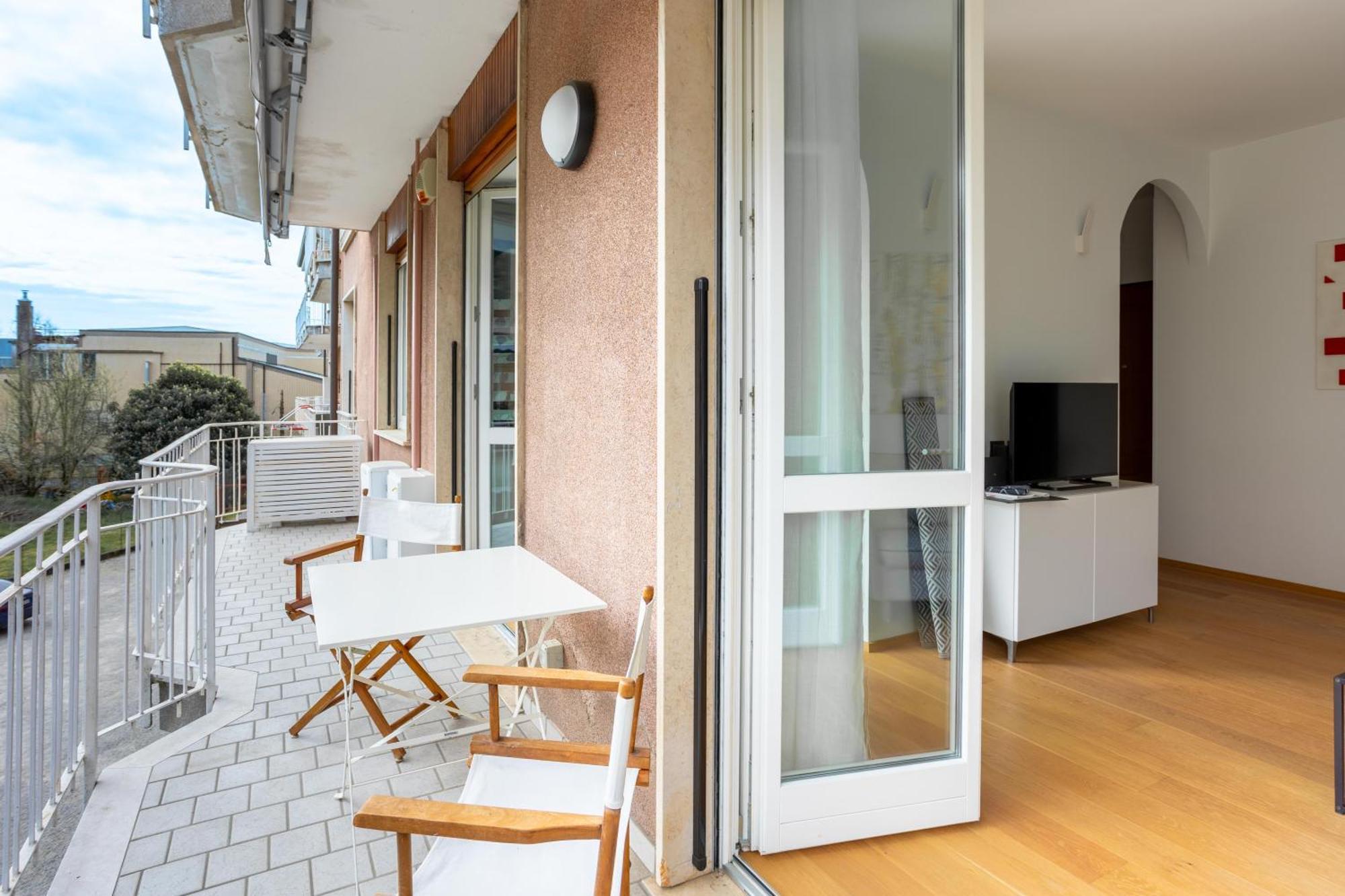 Suite 51 Appartamento Con Terrazzo A 50 Mt Dal Lago - Private Parking (Adults Only) Арона Экстерьер фото