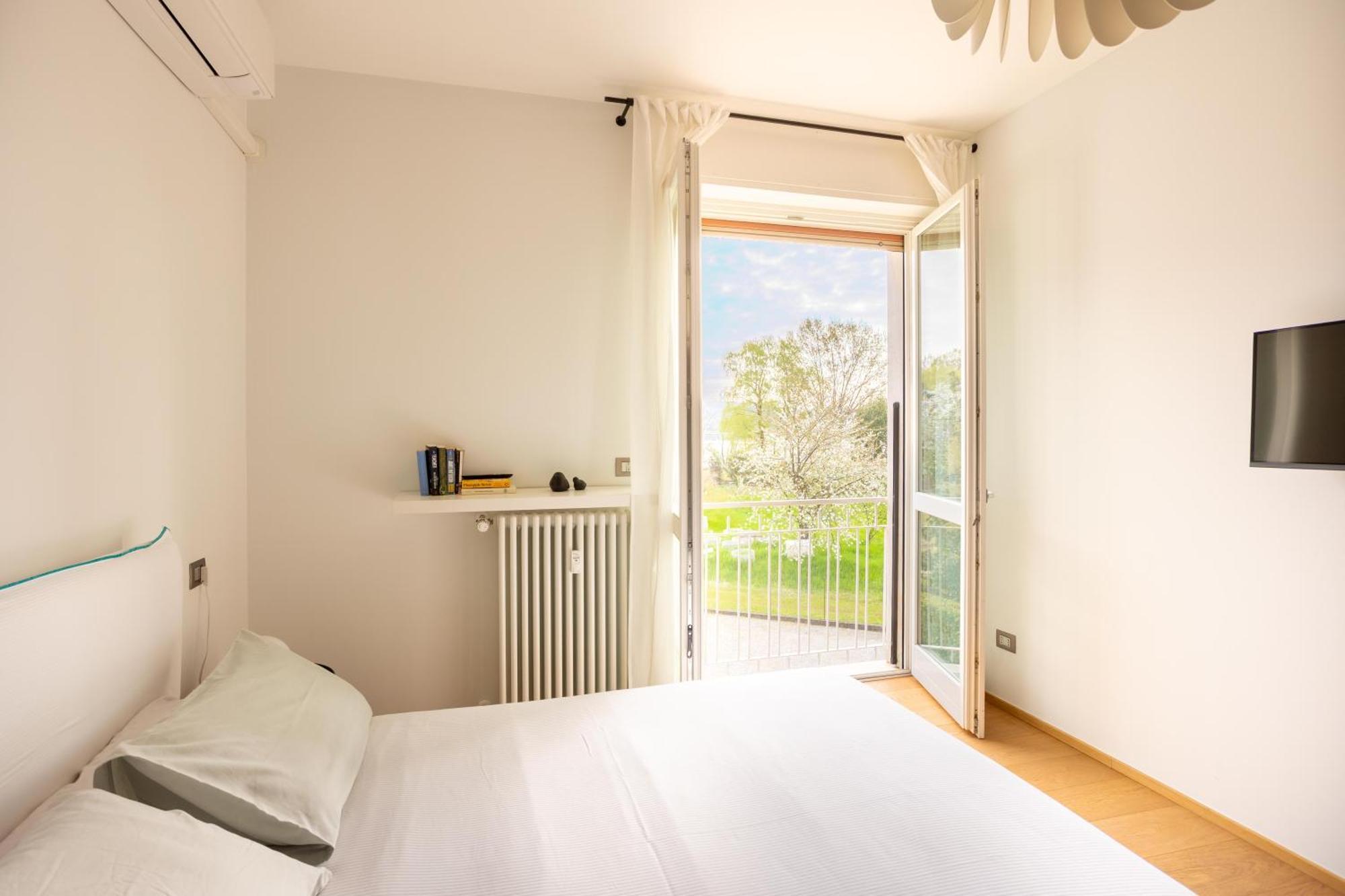 Suite 51 Appartamento Con Terrazzo A 50 Mt Dal Lago - Private Parking (Adults Only) Арона Экстерьер фото