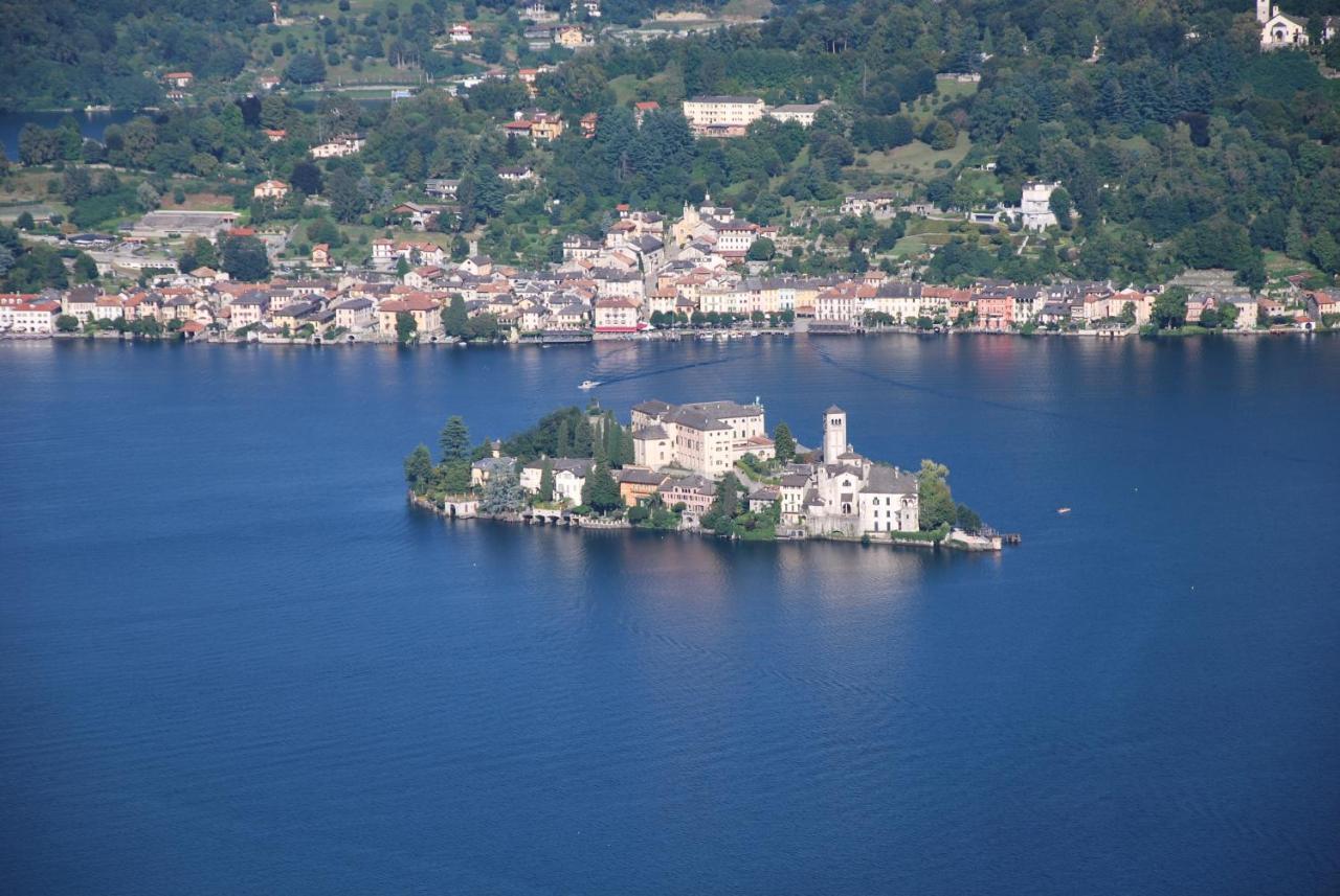 Suite 51 Appartamento Con Terrazzo A 50 Mt Dal Lago - Private Parking (Adults Only) Арона Экстерьер фото